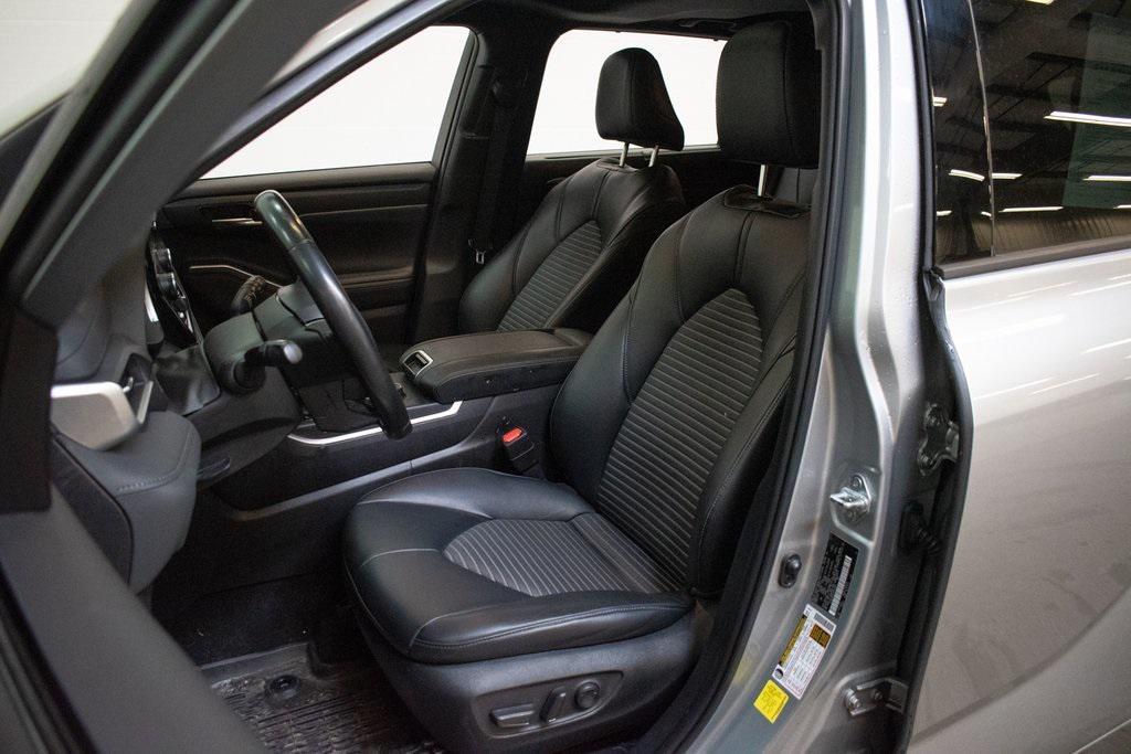 used 2023 Toyota Highlander car, priced at $36,995