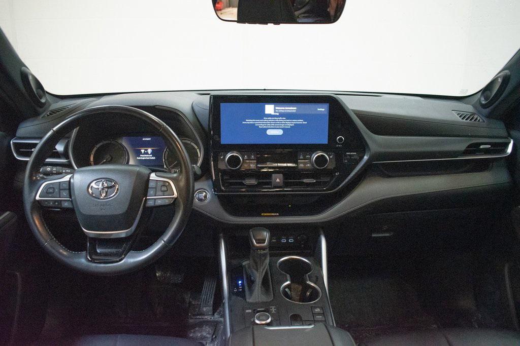 used 2023 Toyota Highlander car, priced at $36,995