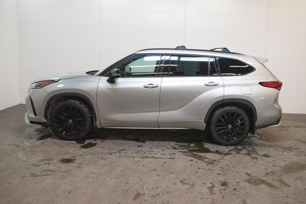 used 2023 Toyota Highlander car, priced at $36,995