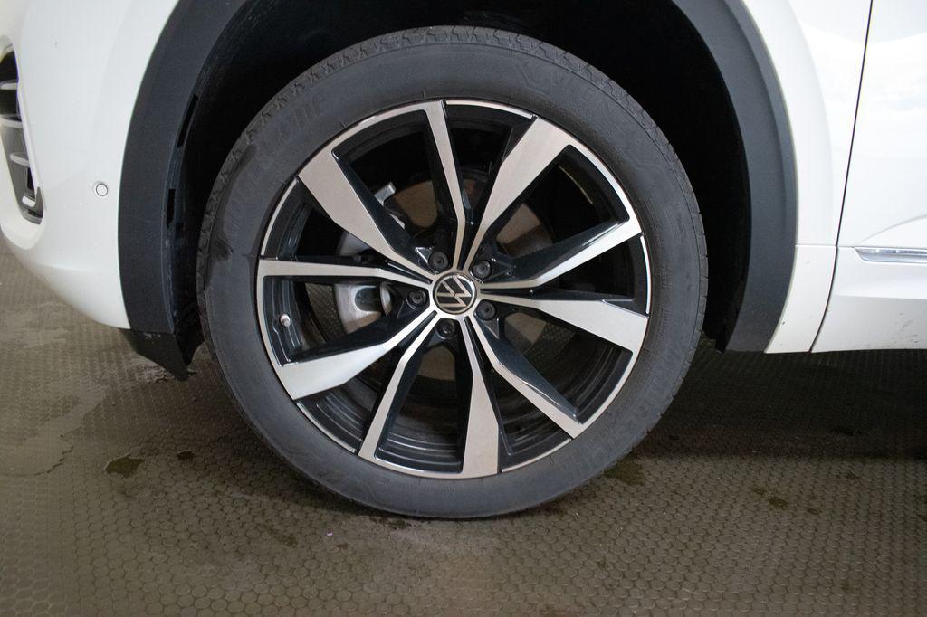 used 2024 Volkswagen Atlas car, priced at $37,694
