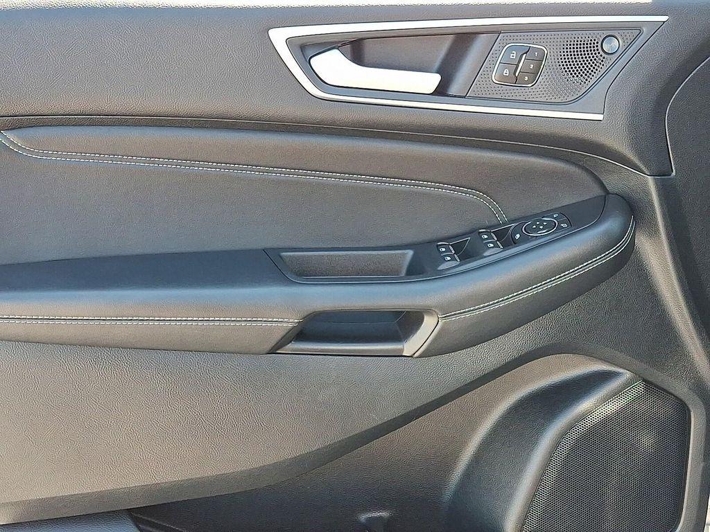 2024 Silver Metallic Ford Edge