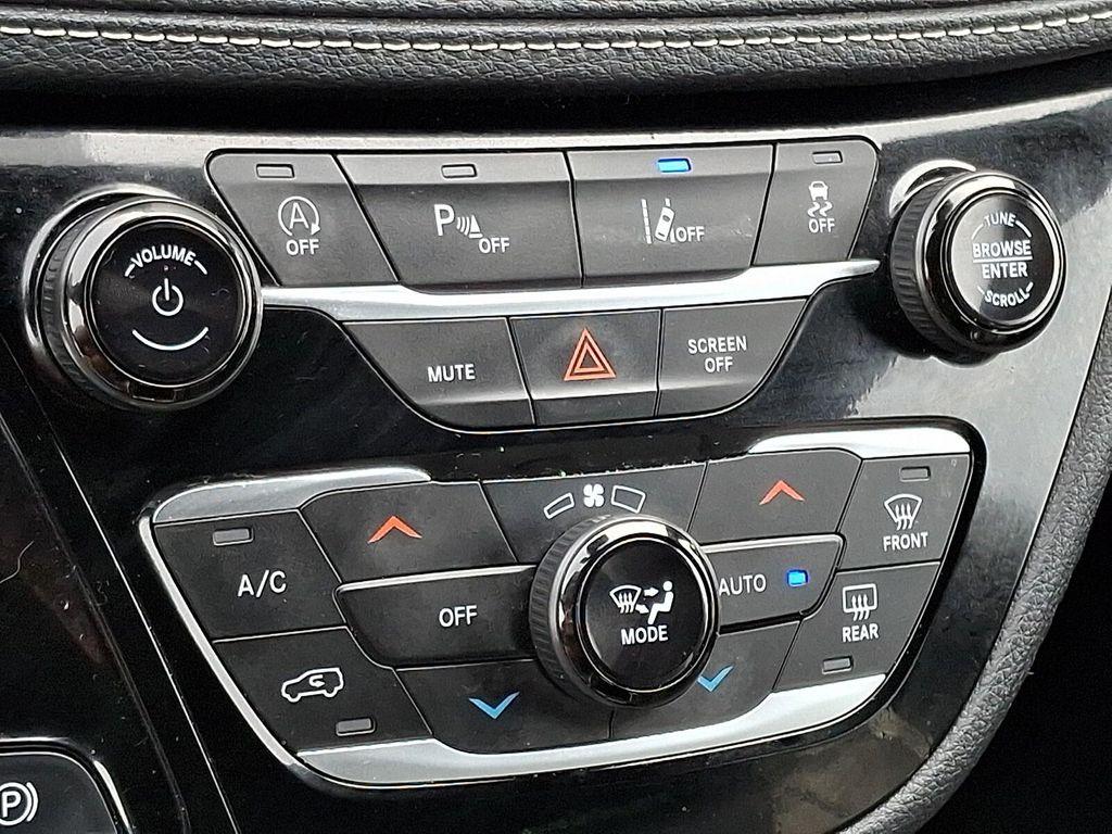 used 2025 Chrysler Pacifica car, priced at $39,988