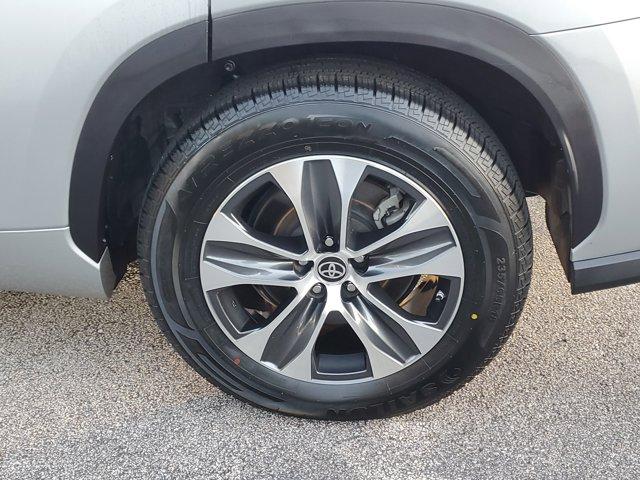 used 2023 Toyota Highlander car, priced at $31,478