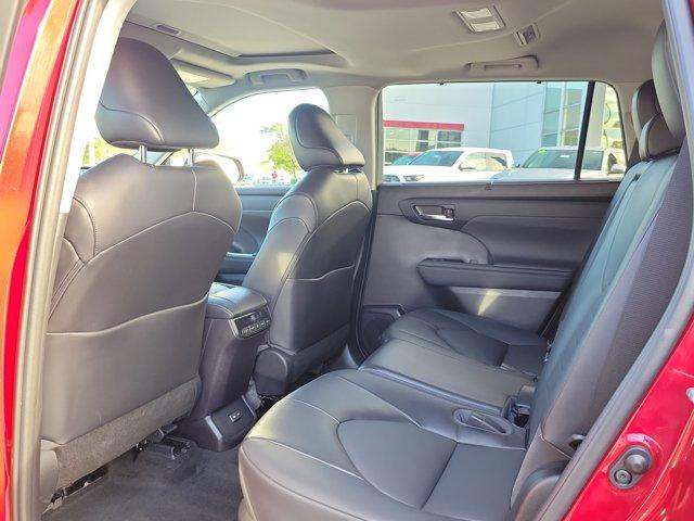 used 2022 Toyota Highlander car, priced at $32,498