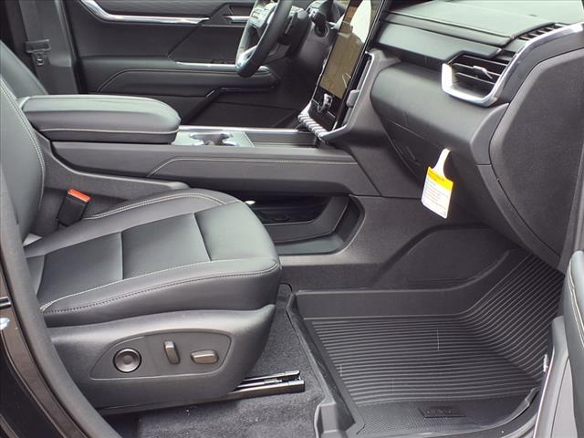 new 2025 GMC Acadia car, priced at $45,500