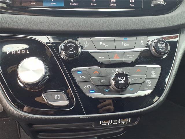 used 2025 Chrysler Pacifica car, priced at $29,275