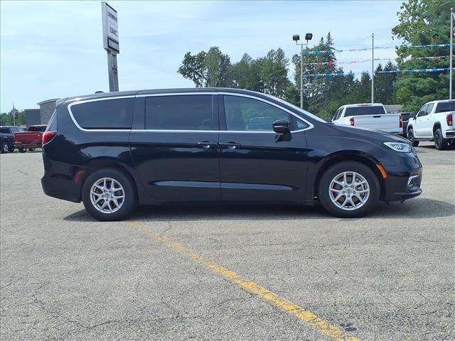 used 2025 Chrysler Pacifica car, priced at $29,275