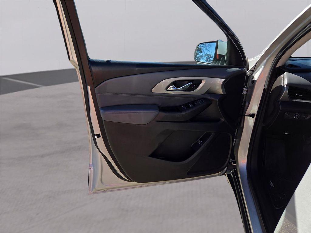 used 2021 Chevrolet Traverse car, priced at $19,686