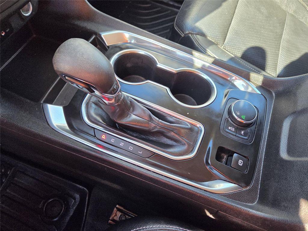 used 2021 Chevrolet Traverse car, priced at $19,686