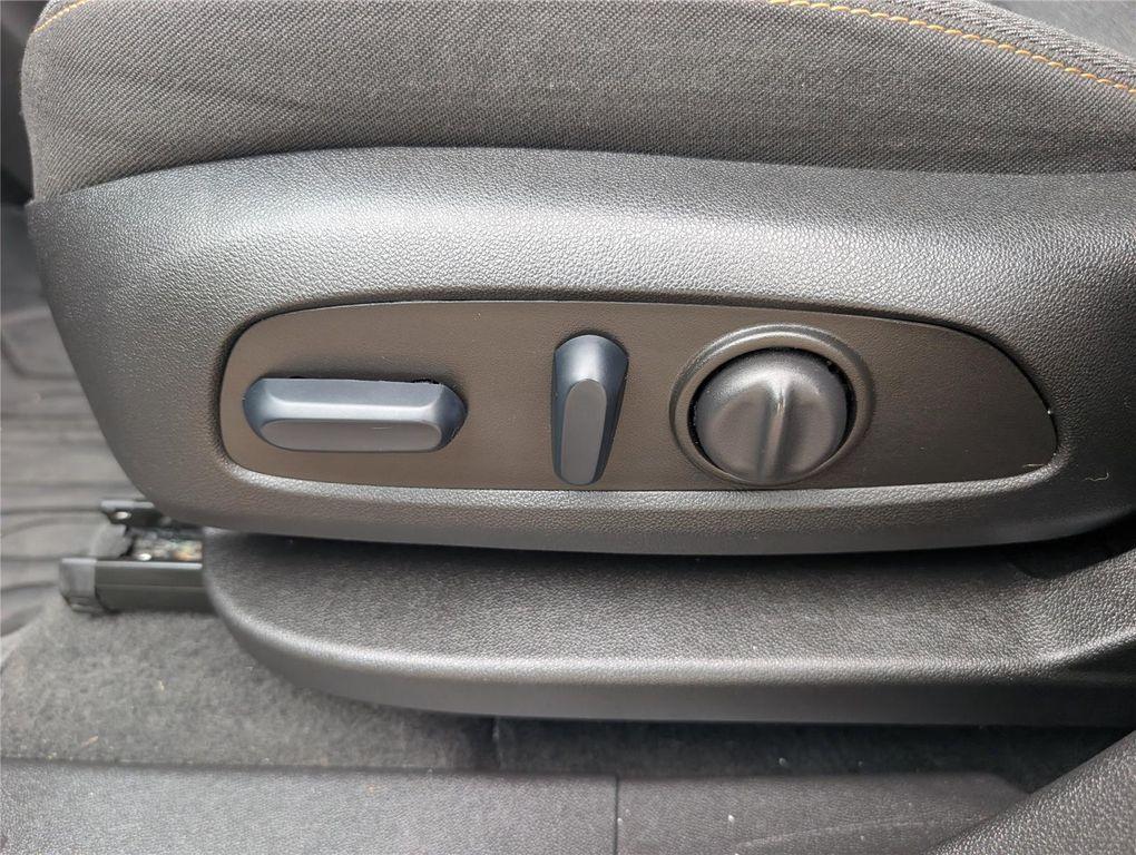 used 2023 Chevrolet Equinox car, priced at $19,999