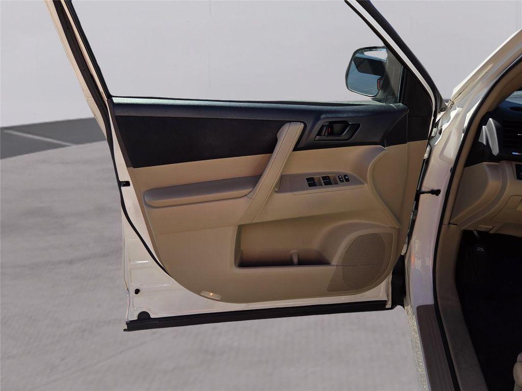 used 2013 Toyota Highlander car, priced at $9,999