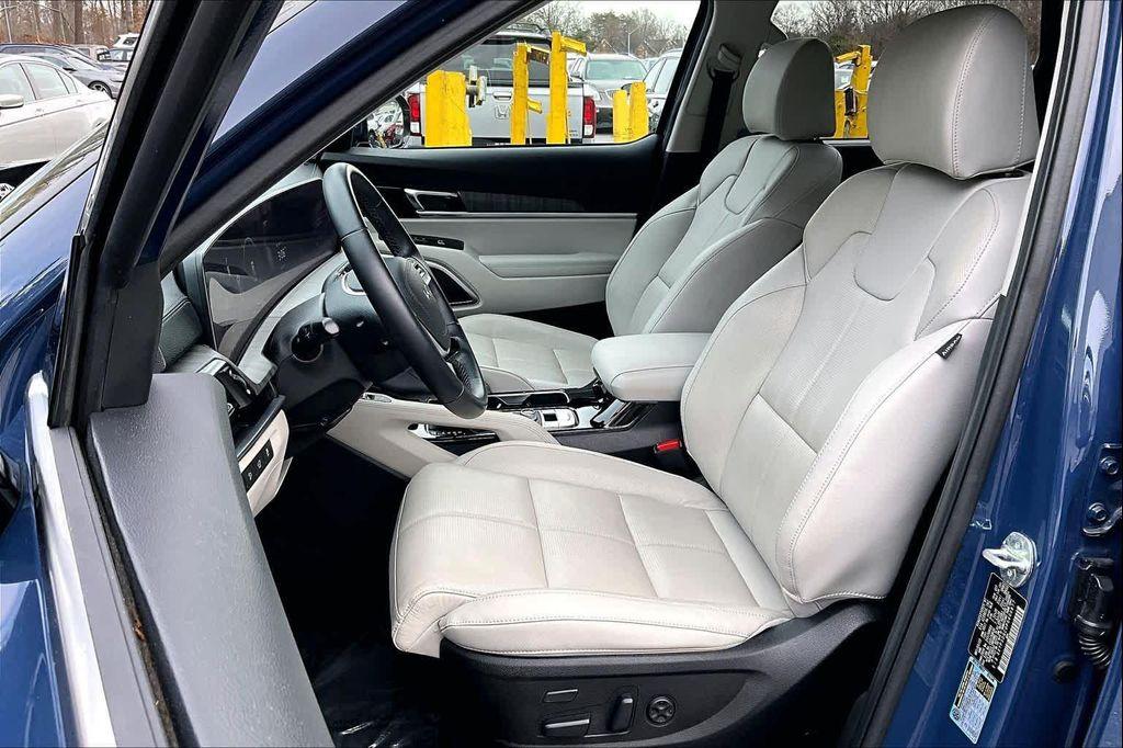 used 2023 Kia Telluride car, priced at $35,022