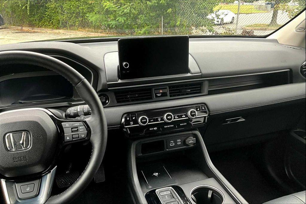 used 2025 Honda Pilot car, priced at $44,445