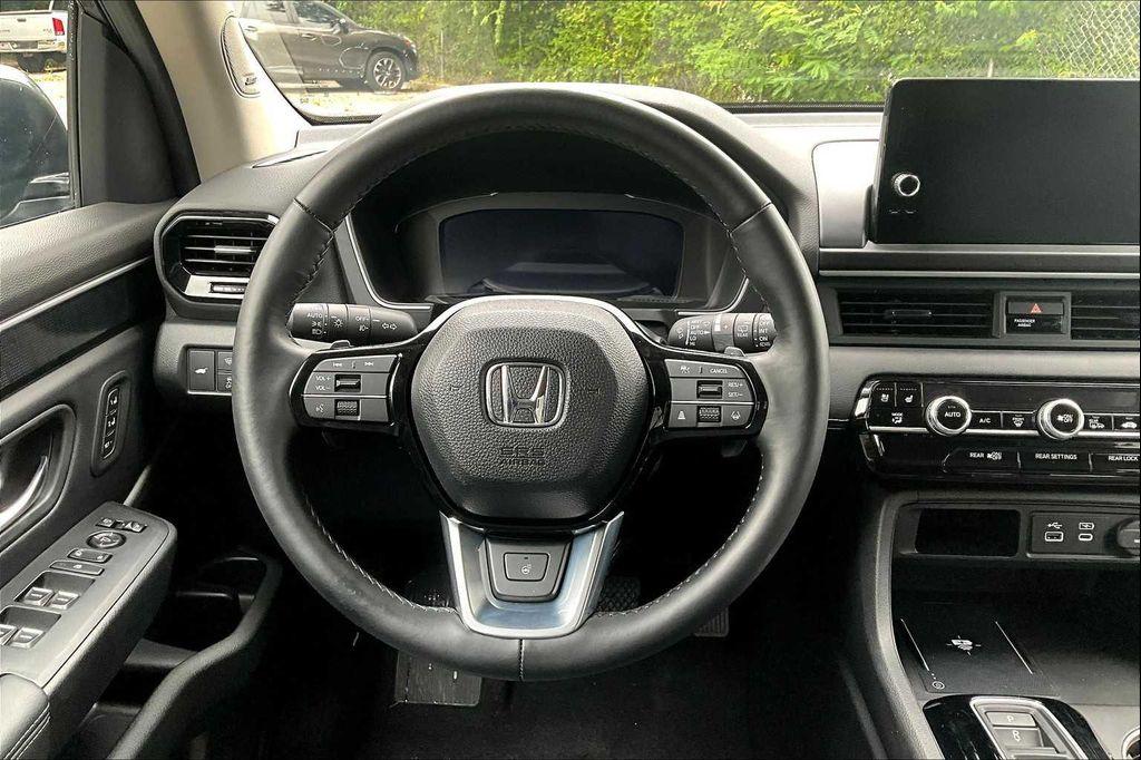 used 2025 Honda Pilot car, priced at $44,445