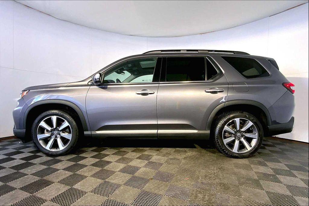 used 2025 Honda Pilot car, priced at $44,445