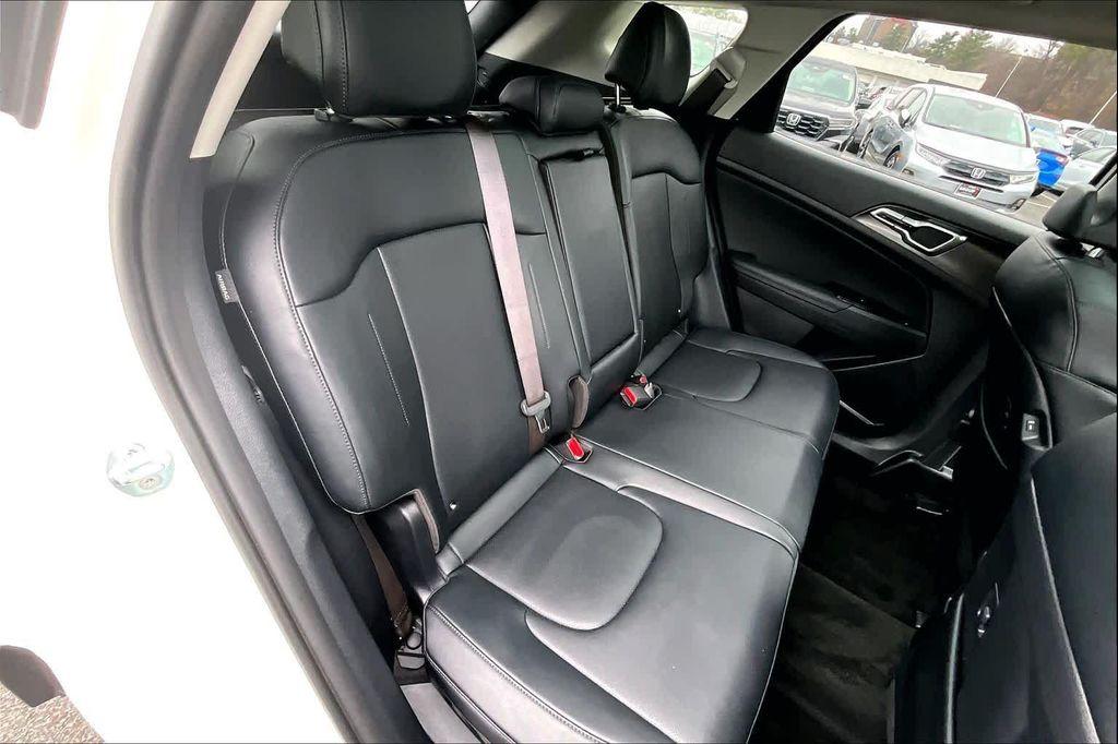 used 2025 Kia Sportage Hybrid car, priced at $30,500