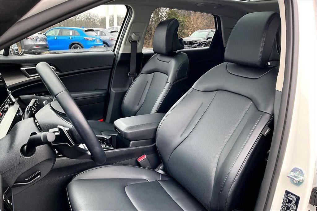 used 2025 Kia Sportage Hybrid car, priced at $30,500
