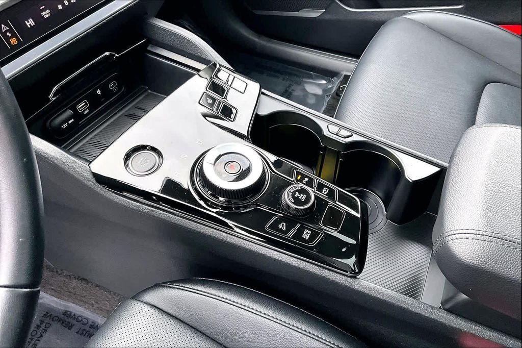 used 2025 Kia Sportage Hybrid car, priced at $30,500