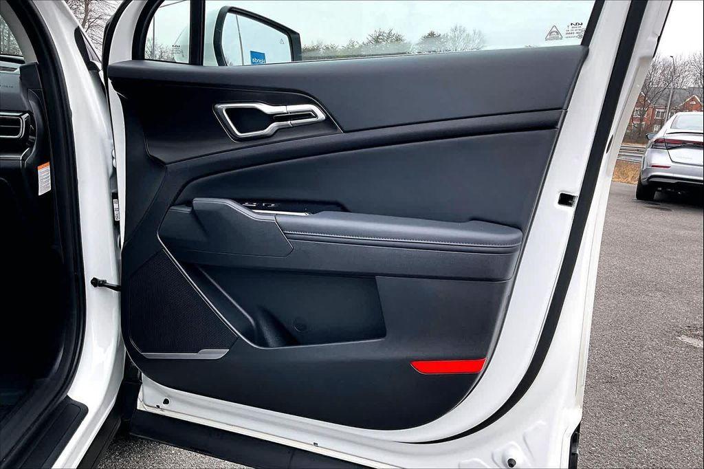 used 2025 Kia Sportage Hybrid car, priced at $30,500