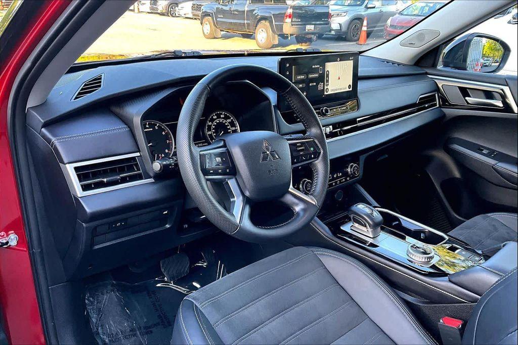 used 2025 Mitsubishi Outlander car, priced at $28,173