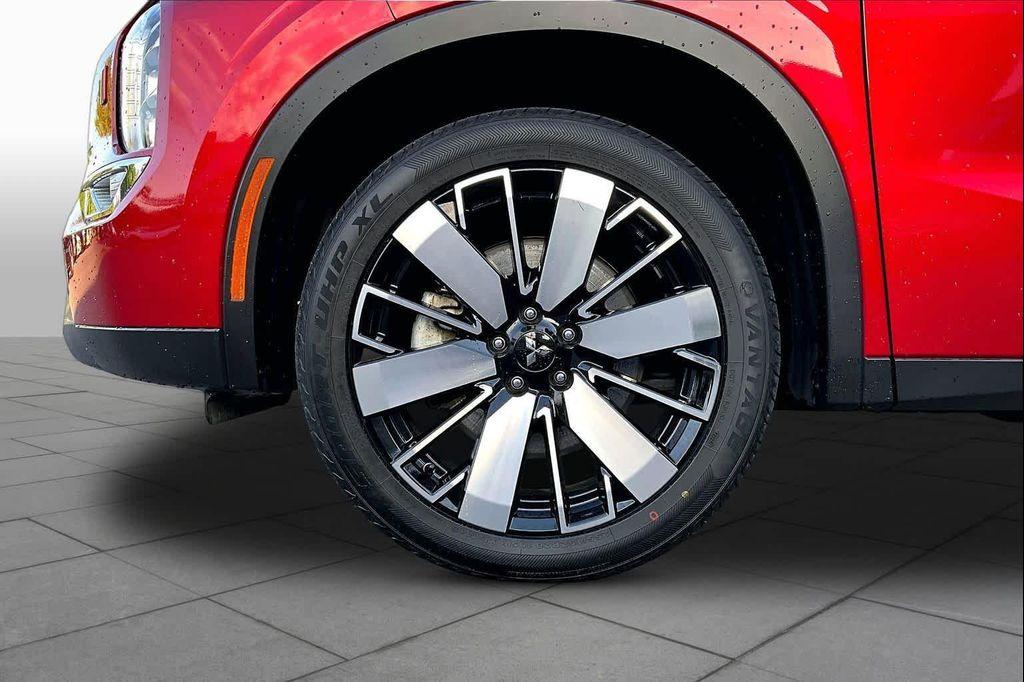 used 2025 Mitsubishi Outlander car, priced at $28,173
