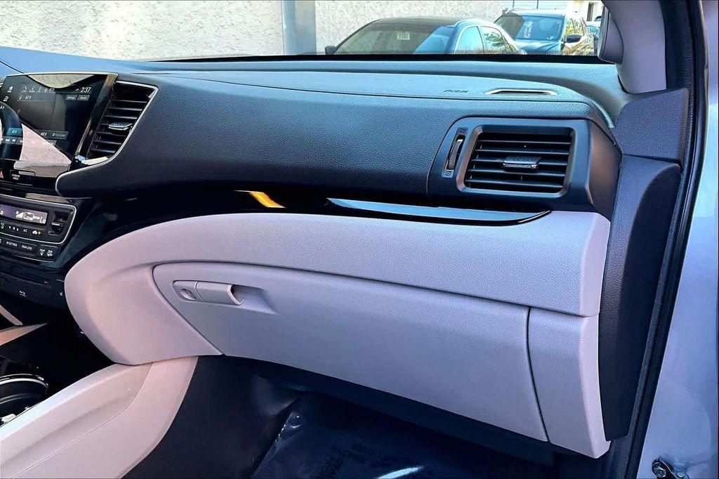 used 2021 Honda Pilot car, priced at $25,000