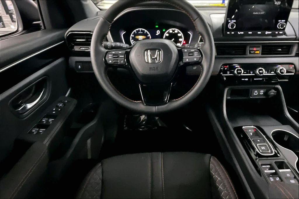 used 2025 Honda Pilot car, priced at $39,995