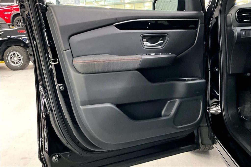 used 2025 Honda Pilot car, priced at $39,995