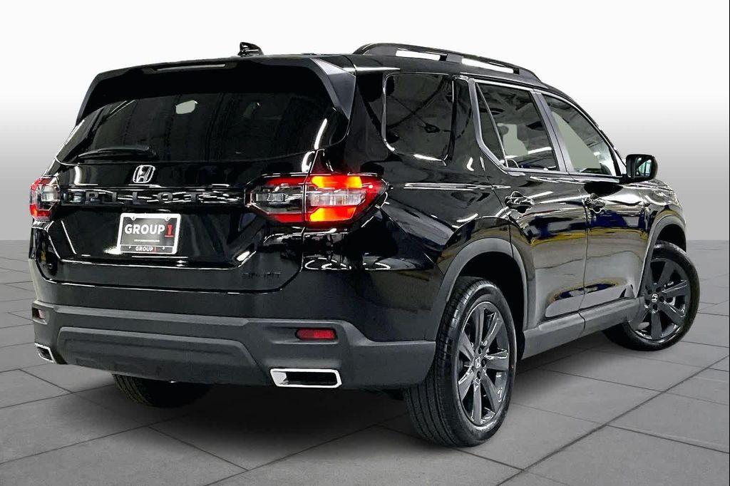 used 2025 Honda Pilot car, priced at $39,995