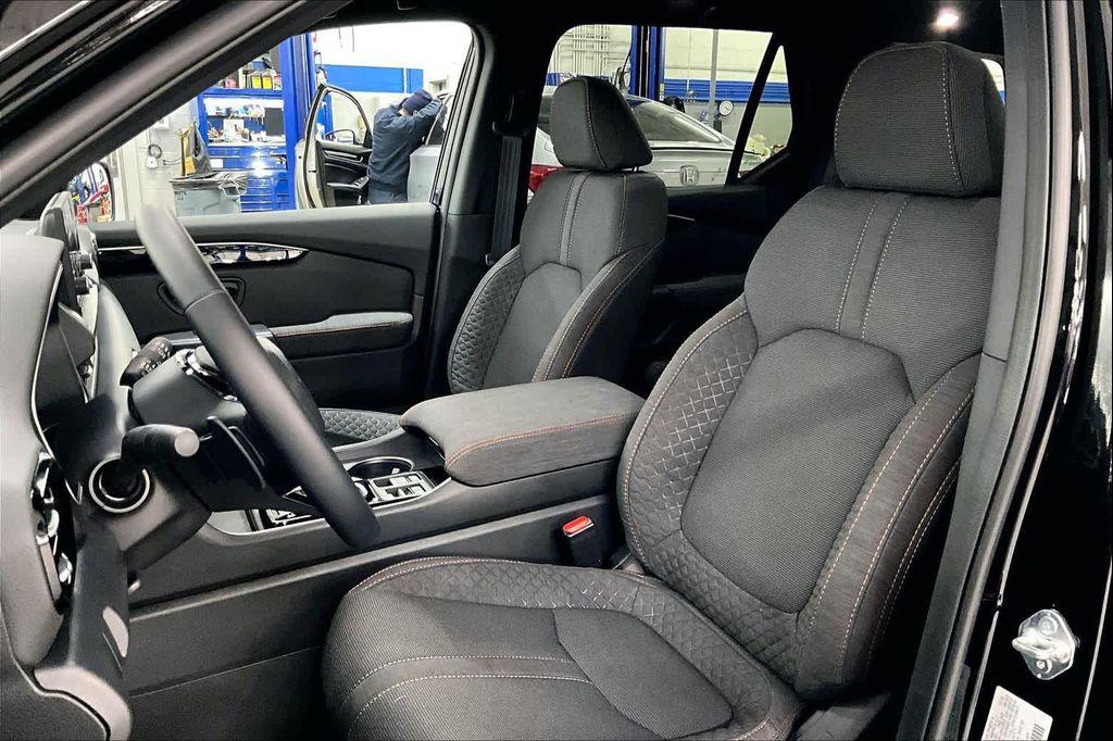 used 2025 Honda Pilot car, priced at $39,995