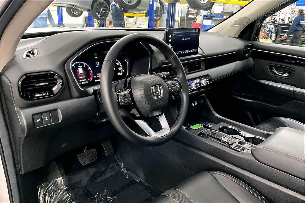 used 2025 Honda Pilot car, priced at $44,850