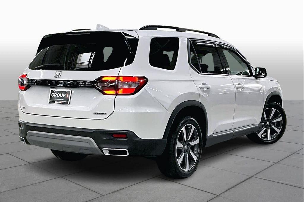 used 2025 Honda Pilot car, priced at $44,850
