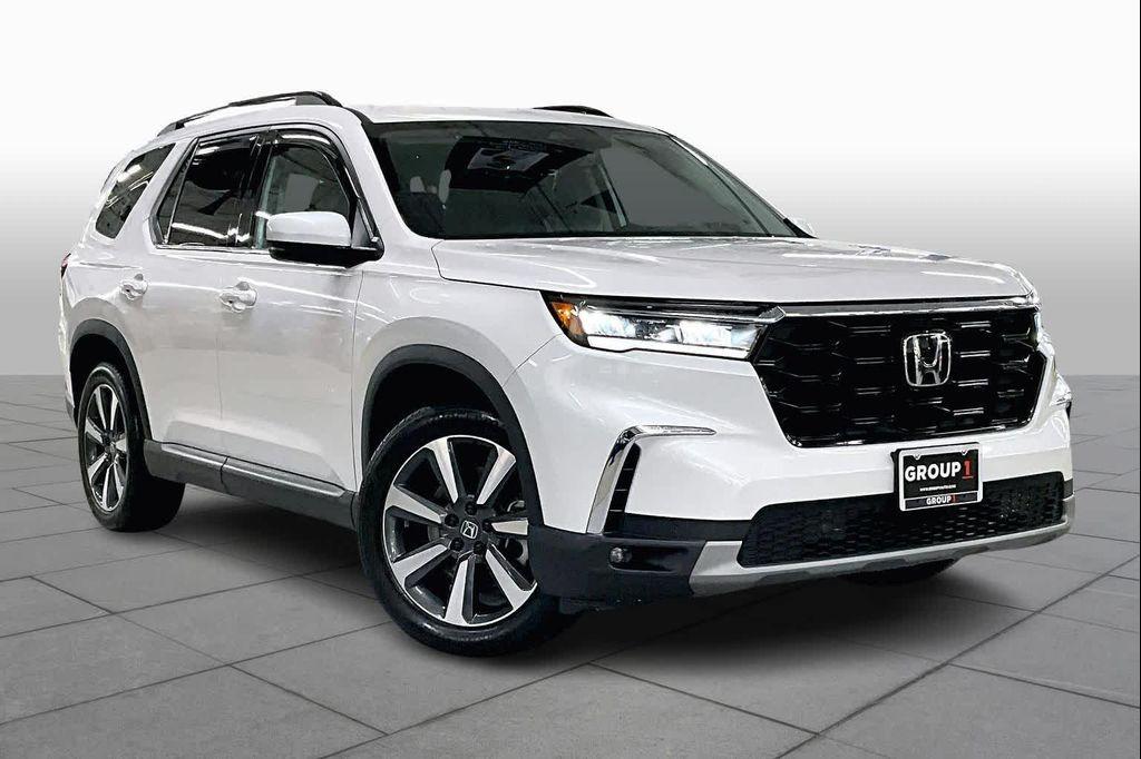 used 2025 Honda Pilot car, priced at $44,850