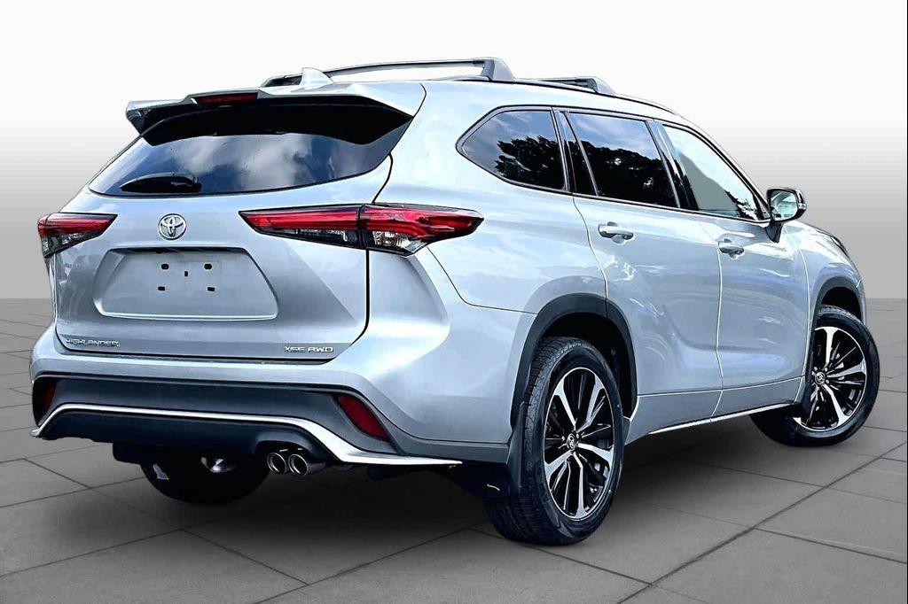 used 2022 Toyota Highlander car, priced at $37,299