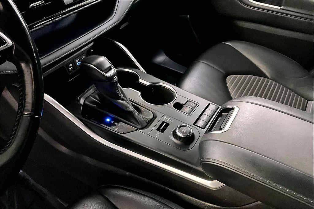 used 2022 Toyota Highlander car, priced at $37,299