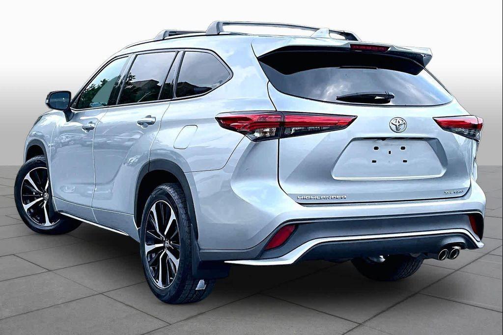 used 2022 Toyota Highlander car, priced at $37,299