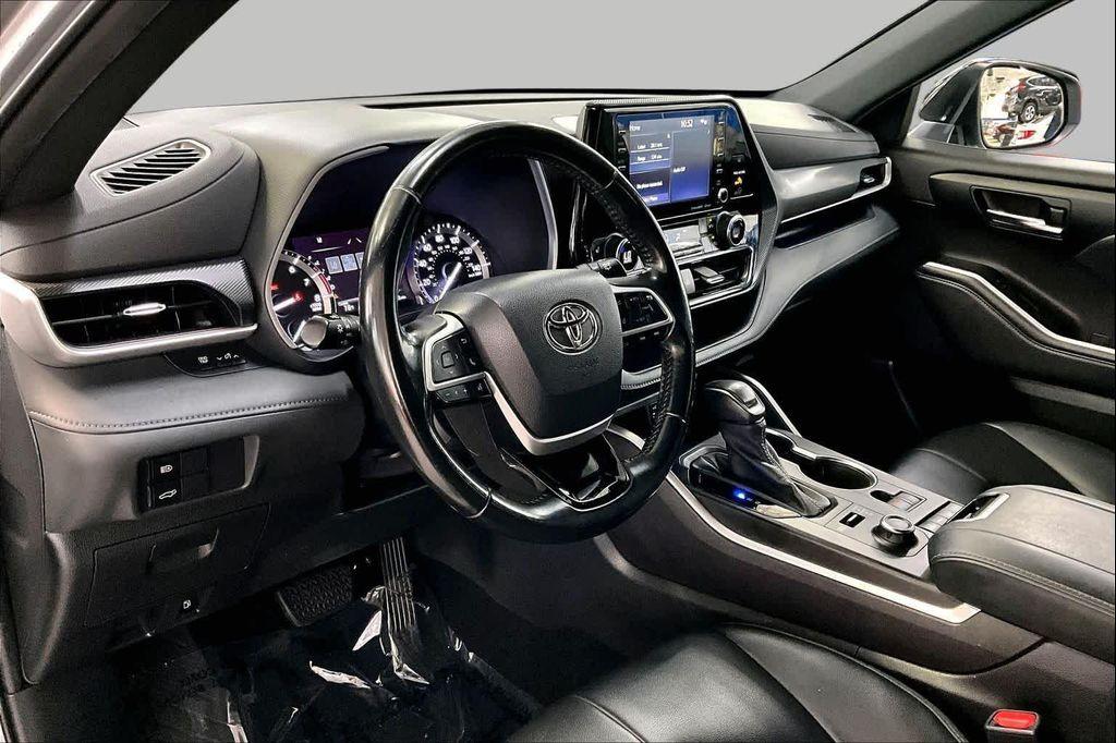 used 2022 Toyota Highlander car, priced at $37,299