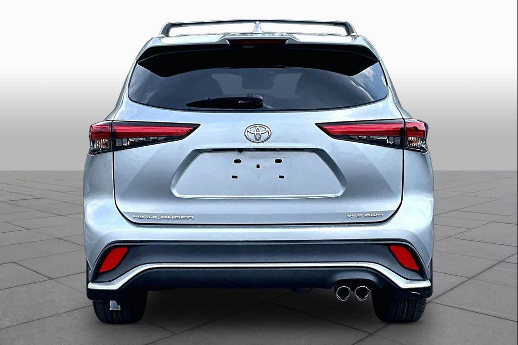 used 2022 Toyota Highlander car, priced at $37,299