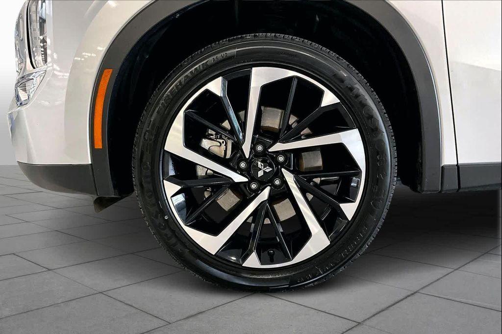 used 2024 Mitsubishi Outlander car, priced at $24,500