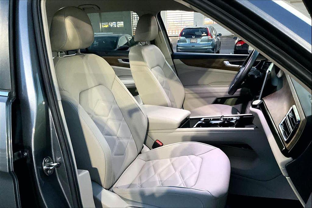 used 2025 Volkswagen Atlas car, priced at $33,822