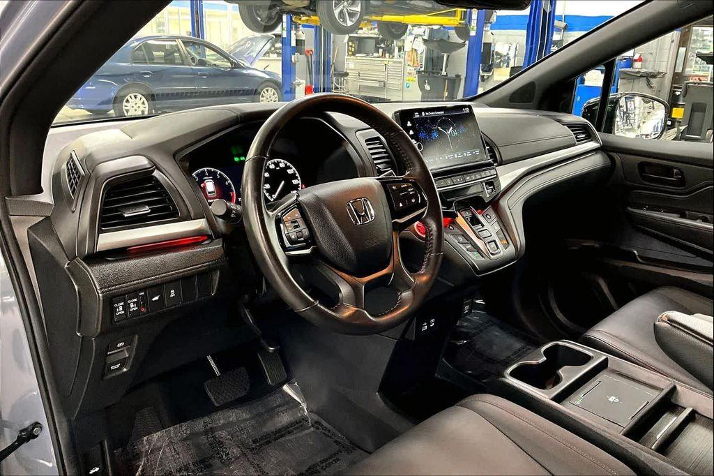 used 2025 Honda Odyssey car, priced at $36,991
