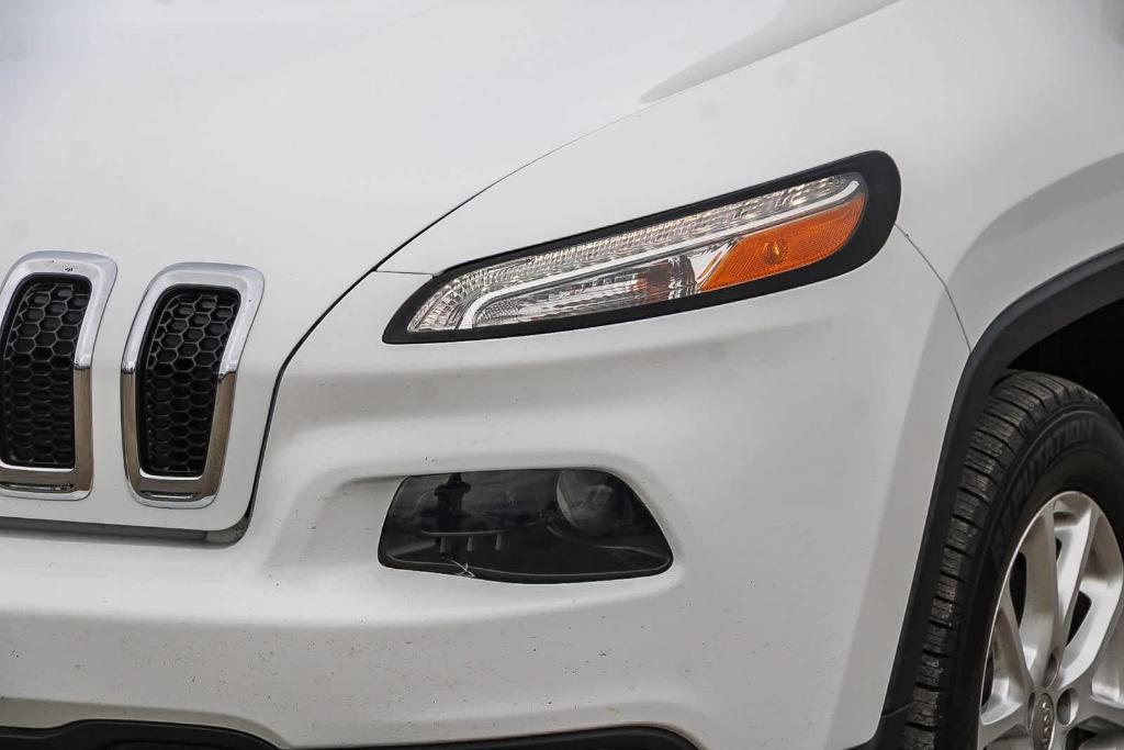 used 2018 Jeep Cherokee car, priced at $9,525