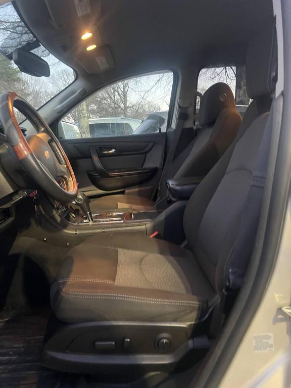 used 2014 Chevrolet Traverse car, priced at $5,995
