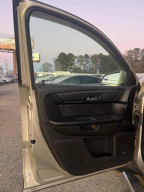 used 2014 Chevrolet Traverse car, priced at $5,995