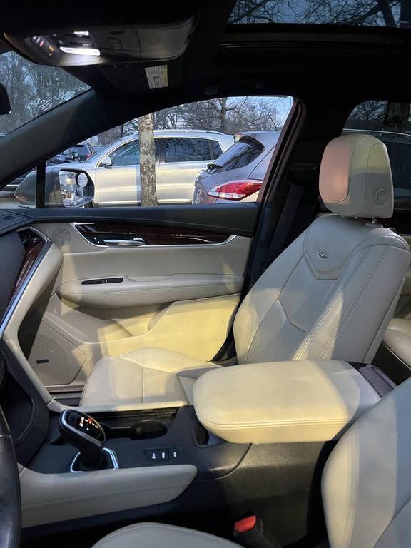 used 2017 Cadillac XT5 car, priced at $9,999