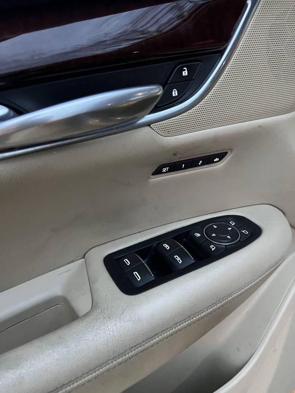 used 2017 Cadillac XT5 car, priced at $9,999