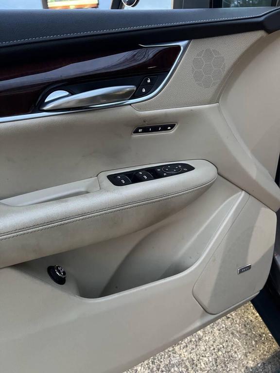 used 2017 Cadillac XT5 car, priced at $9,999