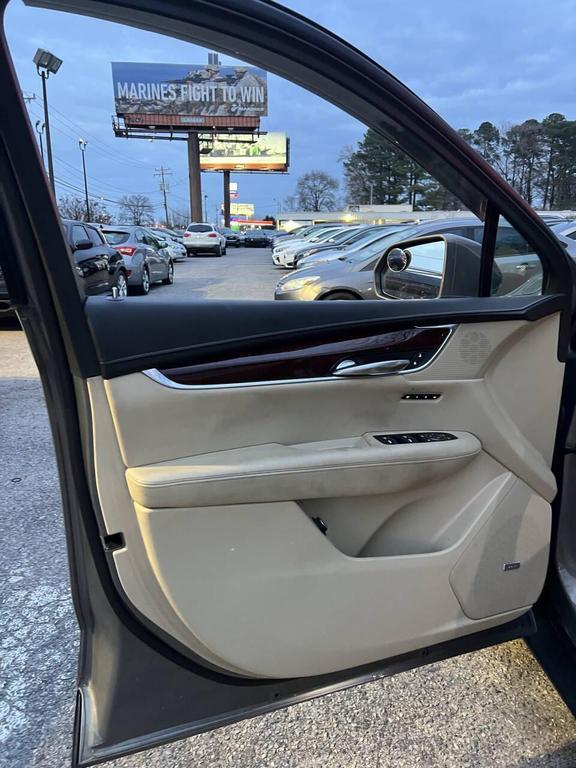 used 2017 Cadillac XT5 car, priced at $9,999