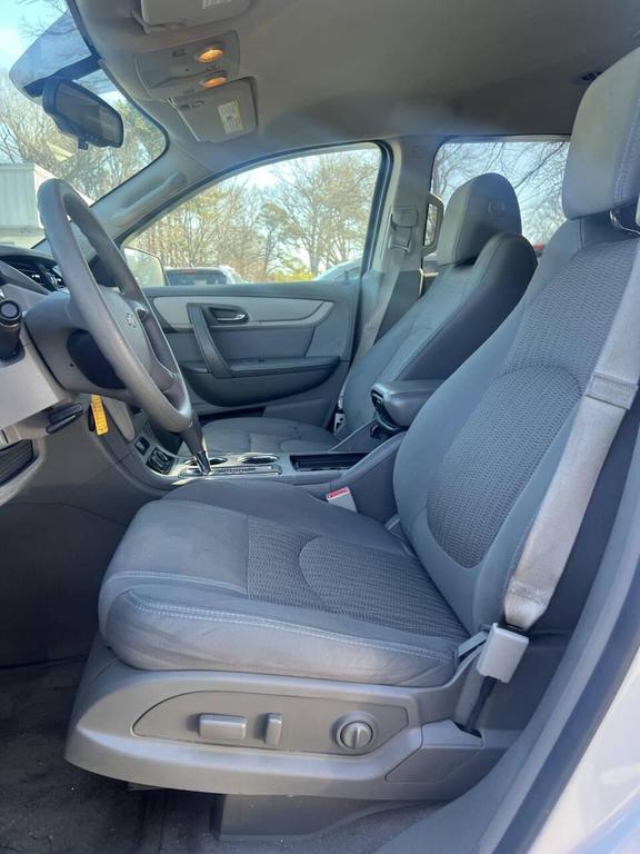 used 2017 Chevrolet Traverse car, priced at $3,995