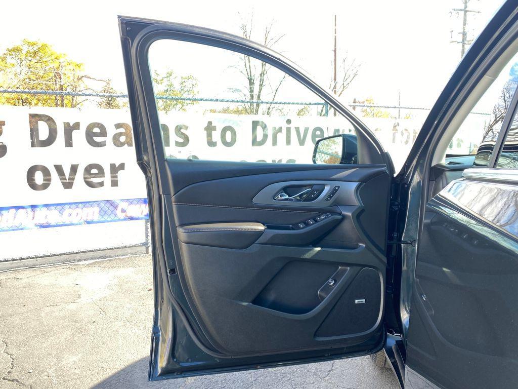 used 2020 Chevrolet Traverse car, priced at $25,998